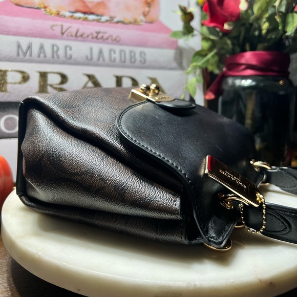 COACH AVARY CROSSBODY IN SIGNATURE CANVAS EUC - Picture 15 of 17